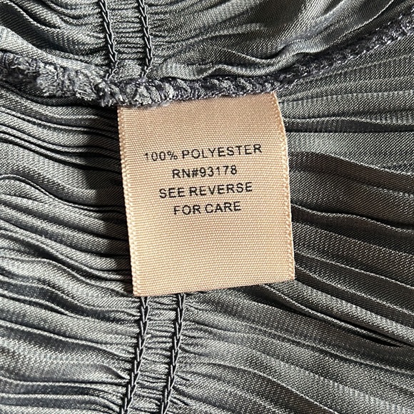 PHILOSOPHY Gray Satin V-neck Blouse, size Medium - Picture 11 of 16